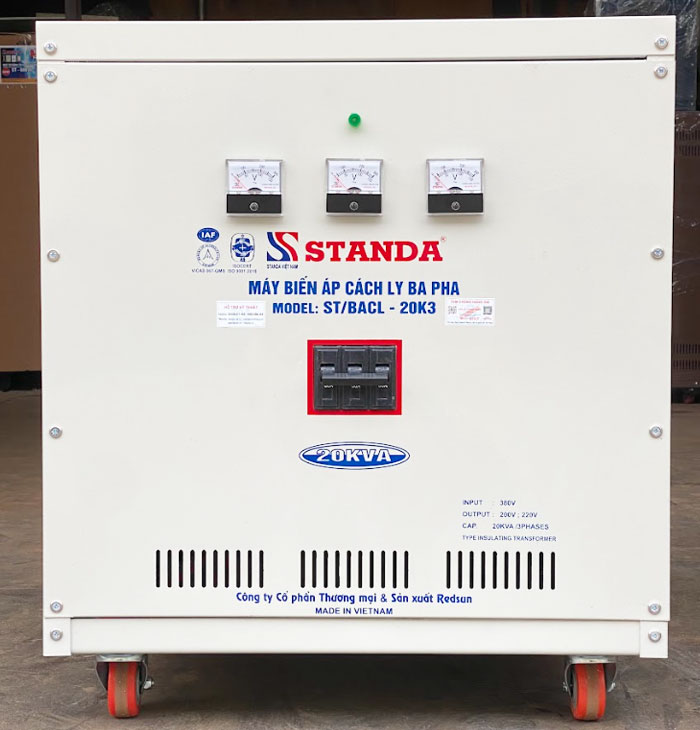 biến áp cách ly Standa 20KVA 3 pha mặt trước máy