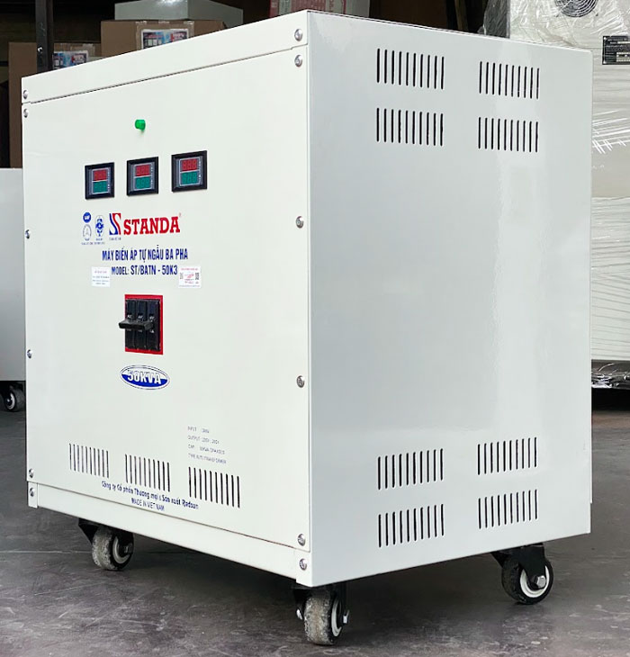 Ảnh biến áp tự ngẫu Standa 50KVA dải 380V -220V mặt nghiêng trái của máy .3