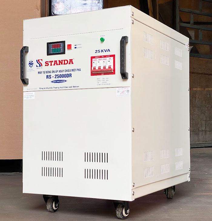 Mẫu ổn áp Standa 25KVA dải 90V - 250V đồng hồ điện tử mặt nghiêng của máy Mẫu ổn áp Standa 25KVA dải 90V - 250V đồng hồ điện tử mặt nghiêng của máy