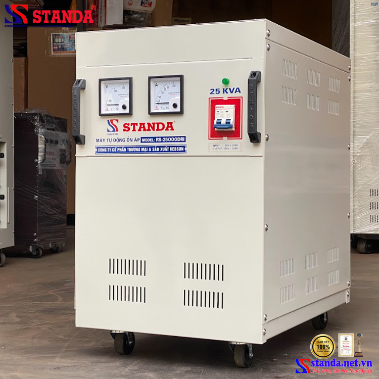 hình ảnh máy ổn áp Standa 25KVA điện áp 50V -250V dây đồng 100% mặt nghiêng của máy 