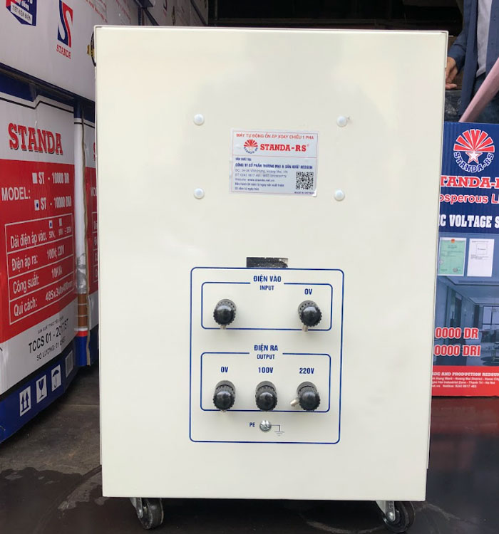 ổn áp Standa RS 10KVA mặt sau của máy dây đồng ổn áp Standa RS 10KVA mặt sau của máy dây đồng