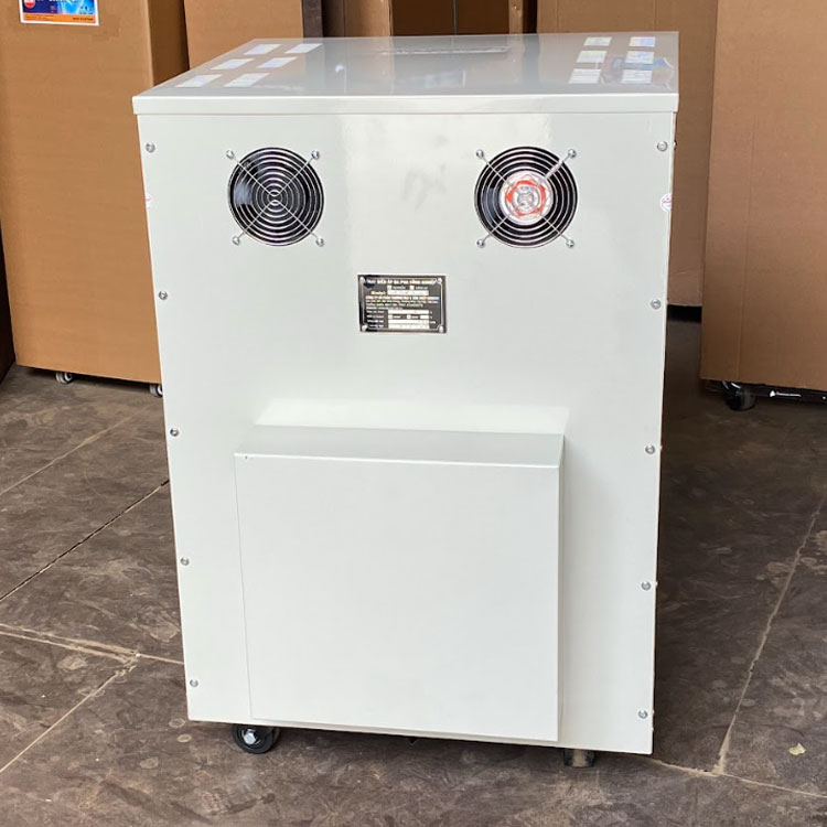 anh bien ap tu ngau Standa 100KVA mat nghieng cua may - dong ho dt