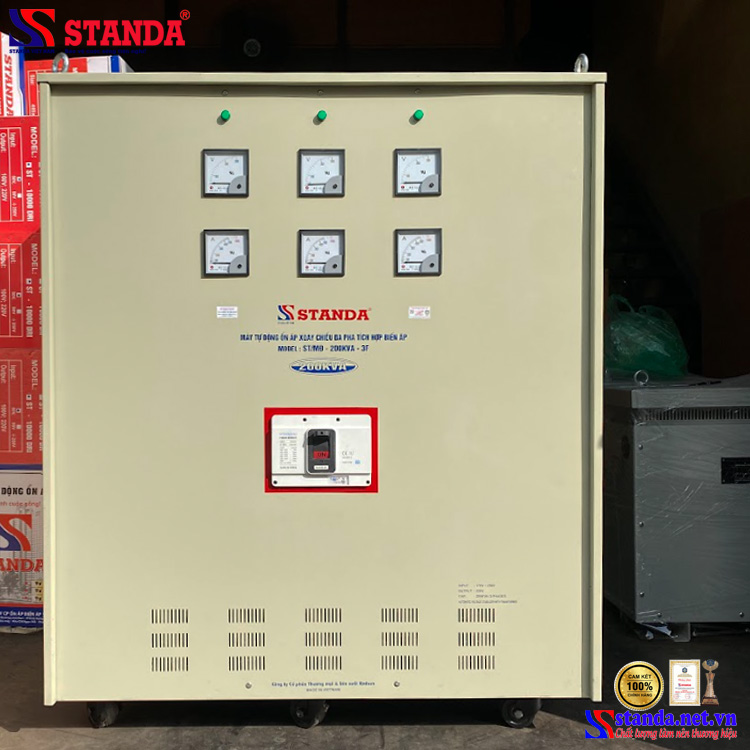 máy ổn áp tích hợp biến Standa 200KVA dải điện áp 170V-250V-220V mặt trước máy