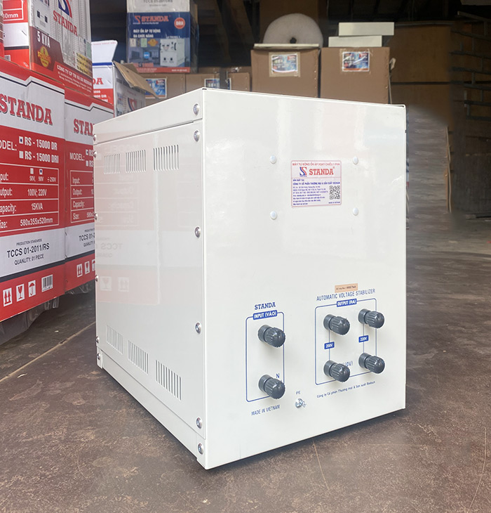Ảnh máy tự động ổn áp Standa đa chức năng dây đồng 7.5KVA dải 90V -250V mặt sau máy Ảnh máy tự động ổn áp Standa đa chức năng dây đồng 10KVA dải 90V -250V hau