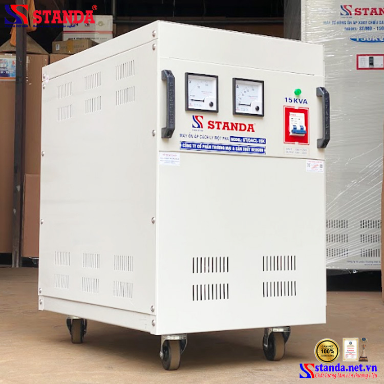 máy ổn áp cách ly STANDA 15KVA 1 pha điện áp vào 150V -250V điện áp ra 100V-220V mặt nghiêng của máy