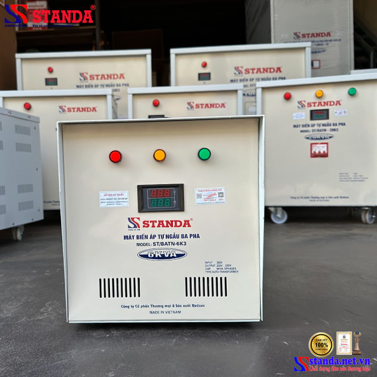 biến áp tự ngẫu Standa 6KVA điện áp 380V-220V-200V mặt trước máy 