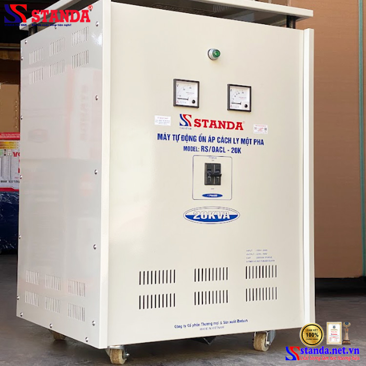 máy tự động ổn áp cách ly Standa 1 pha 20KVA điện áp 150V-250V điện áp ra 220V-100V mặt nghiêng của máy