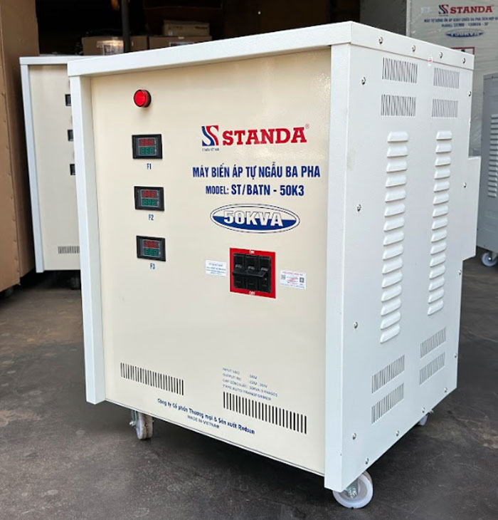 biến áp tự ngẫu Standa 50KVA đồng hồ điện tử mặt trước máy