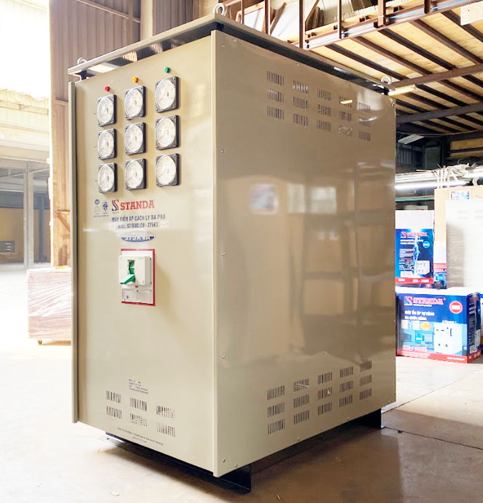 Biến áp cách ly Standa 3 pha 375KVA dây đồng siêu bền bỉ mặt nghiêng của máy 