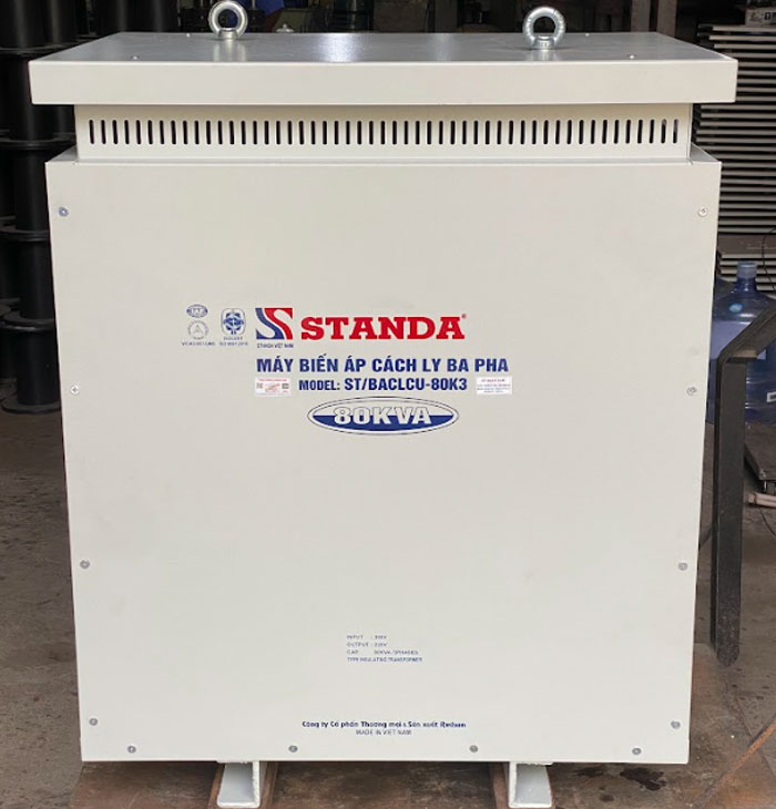 biến áp cách ly Standa 80KVA dây đồng mặt trước của máy