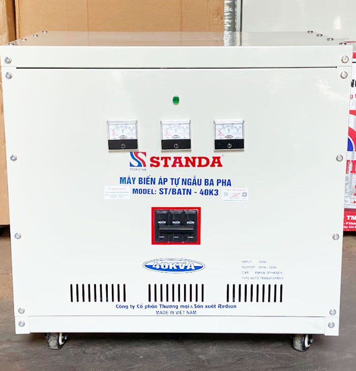 Biến áp tự ngẫu Standa 40KVA điện áp 380V -220V -200V 3 pha mặt trước máy