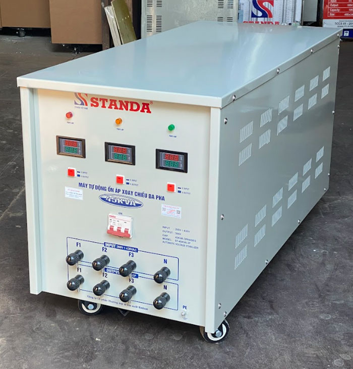 ổn áp Standa 45KVA điên áp 260V -430V dây đồng mặt trước máy 