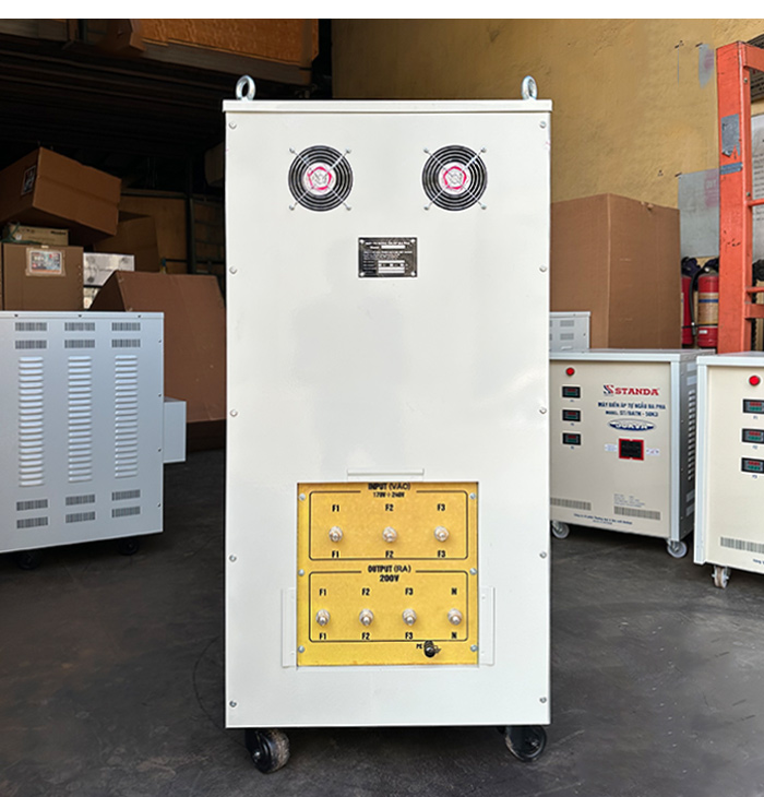 Máy ổn áp xoay chiều 3 pha Standa 100KVA 3 pha dây đồng mặt sau máy Máy ổn áp xoay chiều 3 pha Standa 100KVA 3 pha dây đồng mặt sau máy