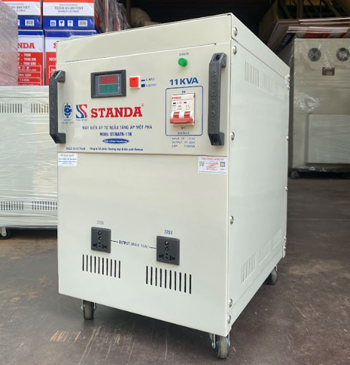 Ảnh biến áp tự ngẫu Standa tăng ap điện áp 110V -220V 