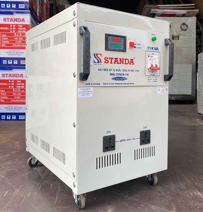 ảnh máy biến áp tự ngẫu Standa 11KVA 110V-220V mặt nghiêng của máy 