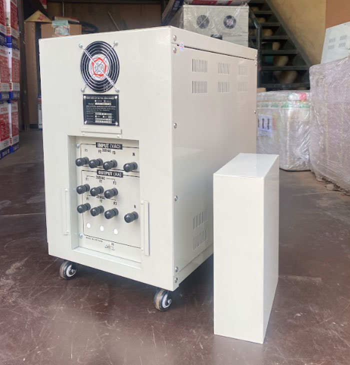 hinh anh may bien ap tu ngau Standa 30KVA dong ho dien tu mat sau cua may 