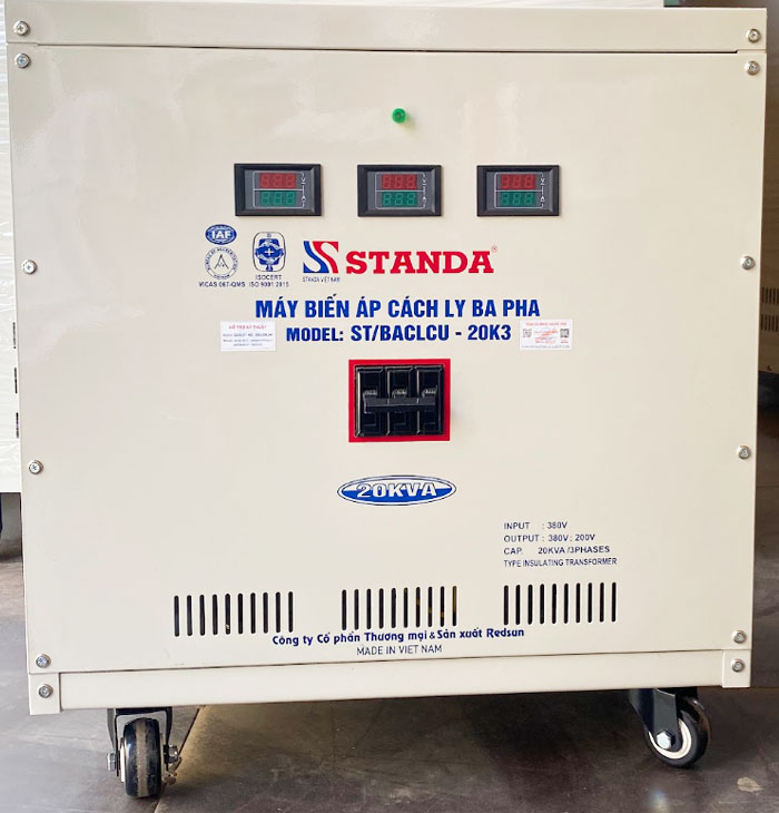 biến áp cách ly Standa 30K3 dây đồng mặt trước của máy