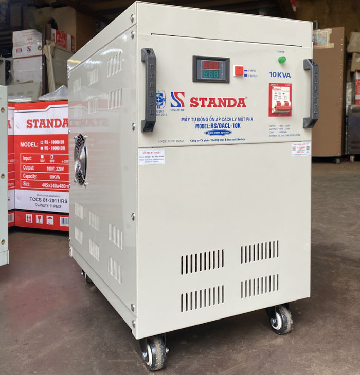 Ảnh thiết bị chống giật Standa bình nóng lạnh cho gia đình ổn áp cách ly Standa 10KVA mặt nghiêng của máy Ảnh thiết bị chống giật Standa bình nóng lạnh cho gia đình ổn áp cách ly Standa 10KVA mặt nghiêng của máy