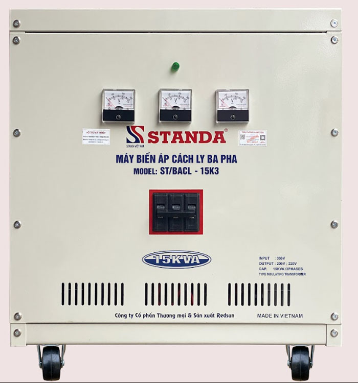 Ảnh thiết bị chống giật Standa 15KVA điện áp 380V-220V-200V mặt trước của máy 