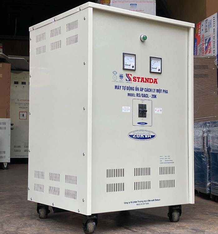 ảnh máy tự động ổn áp 1 pha Standa 20KVA mặt nghiêng của máy ảnh máy tự động ổn áp 1 pha Standa 20KVA mặt nghiêng của máy