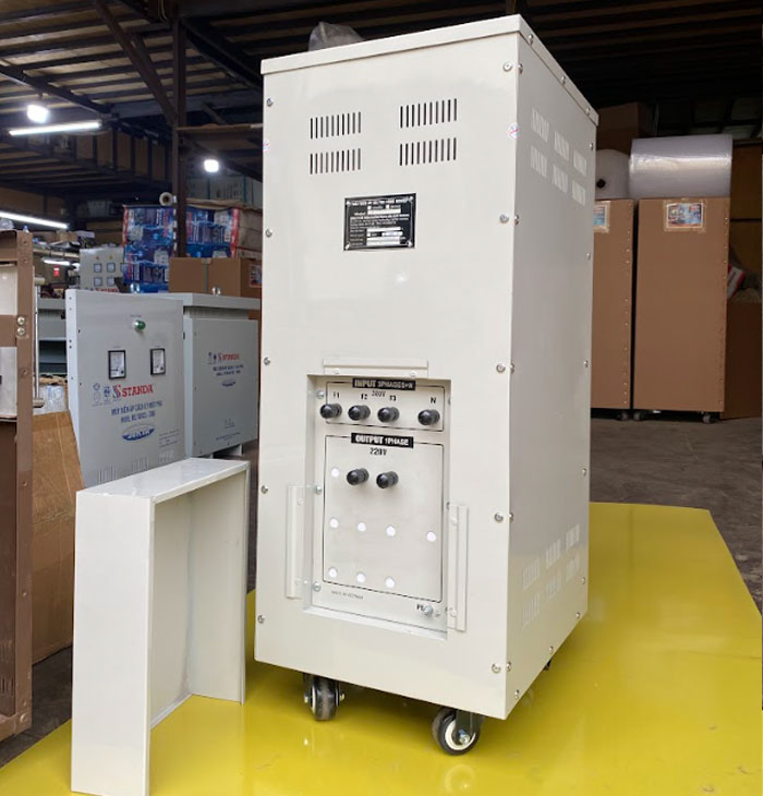Biến áp cách ly Standa 10KVA mặt sau của máy dây đồng ba pha ra 1 pha Biến áp cách ly Standa 10KVA mặt sau của máy dây đồng ba pha ra 1 pha