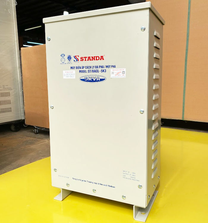 Máy biến áp cách ly 3 pha Standa 5KVA 3 pha dây đồng mặt trước máy