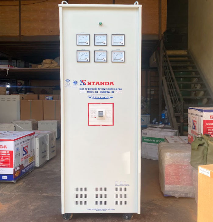 ổn áp Standa 350KVA mặt trước của máy điện áp vào 304V - 430V ra 380V