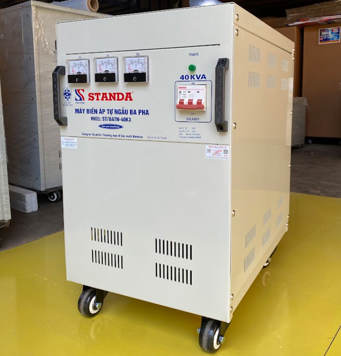 máy biến áp tự ngẫu standa 40KVA 3 pha mặt nghiêng của máy máy biến áp tự ngẫu standa 40KVA 3 pha mặt nghiêng của máy