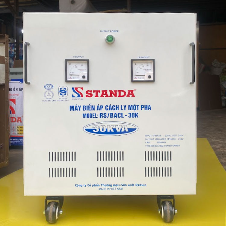 anh may bien ap cach ly STanda 30KVA mặt trước của máy dây đòng
