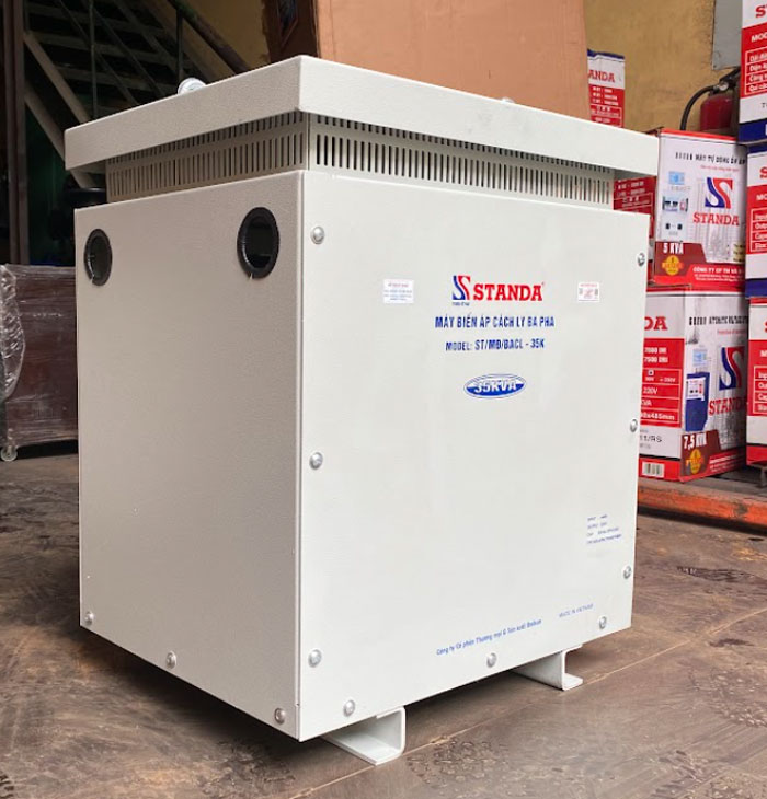 Xác định máy biến áp cách ly Standa 35KVA dây đồng siêu bền bỉ chất lượng cao 3F mặt nghiêng của máy 