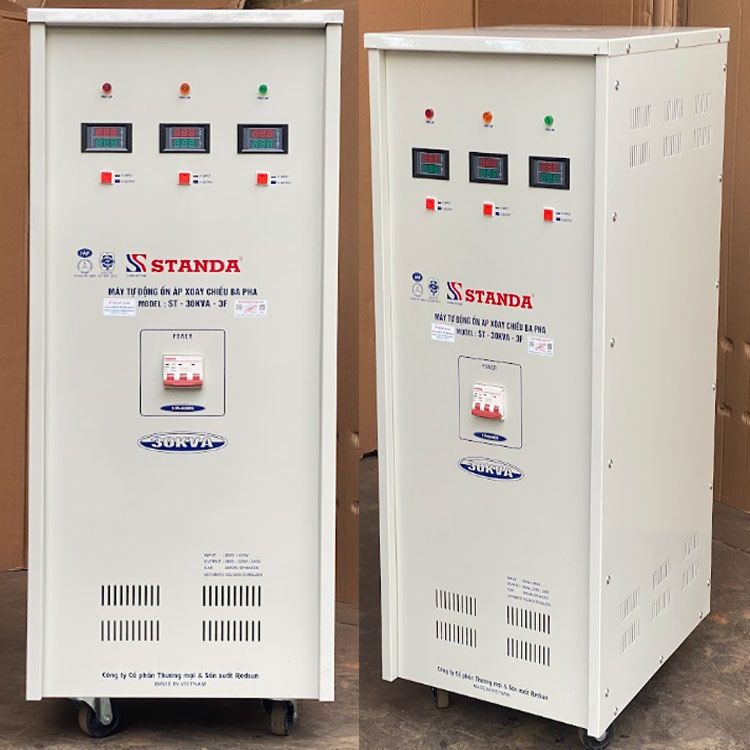 lắp đặt máy tự động ổn áp xoay chiều 3 pha Standa dây đồng mặt trước của máy