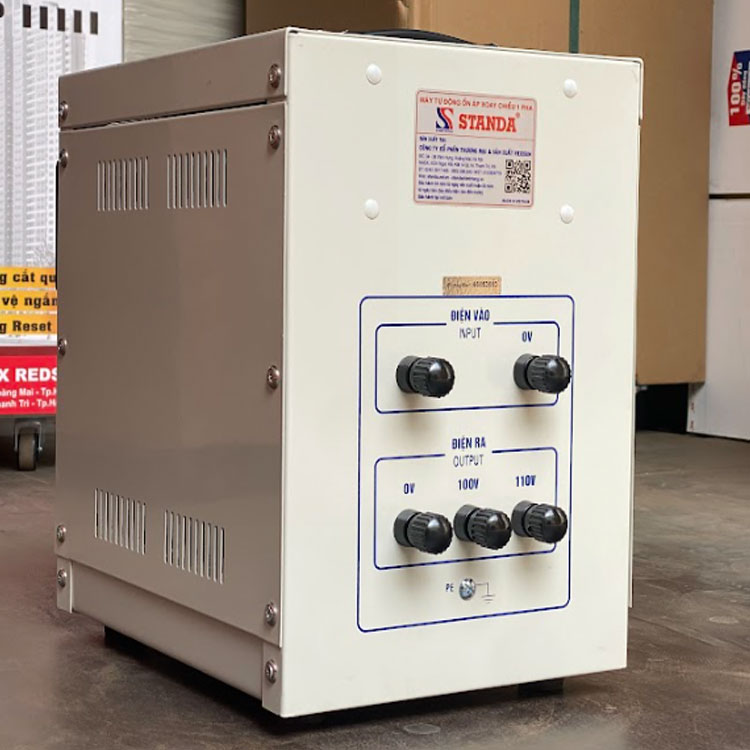 ổn áp cách ly Standa 2KVA dây đồng mặt sau của máy ổn áp cách ly Standa 2KVA dây đồng mặt sau của máy
